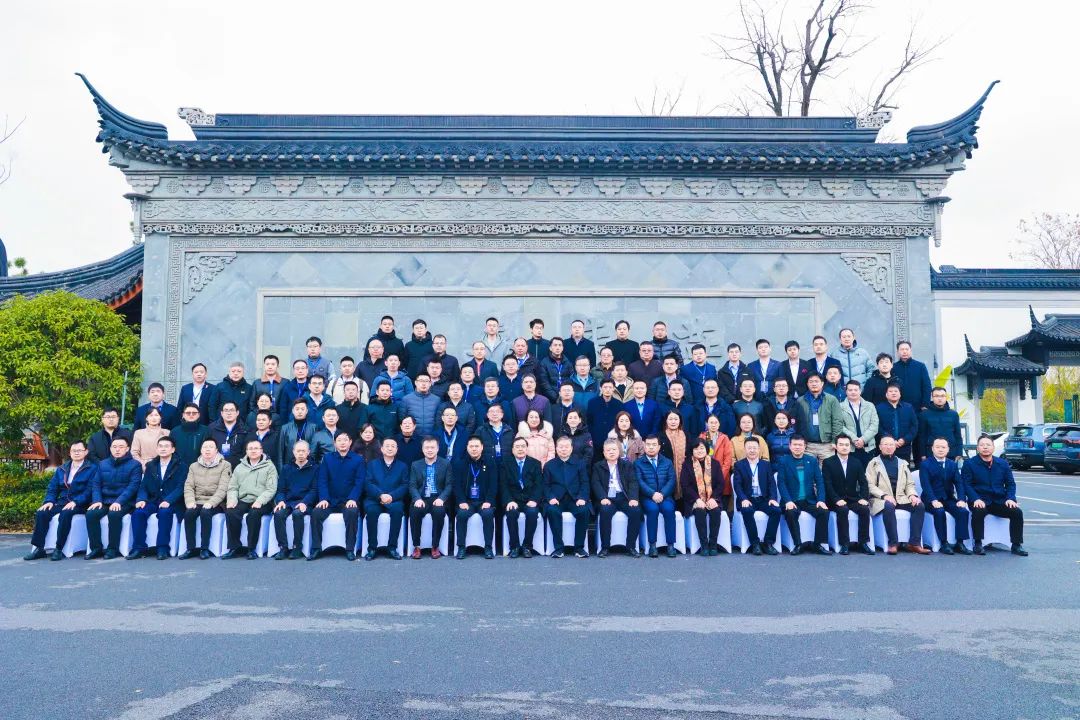 日托光伏出席中國(guó)信息產(chǎn)業(yè)商會(huì)新能源分會(huì)2023年度會(huì)議并作交流發(fā)言
