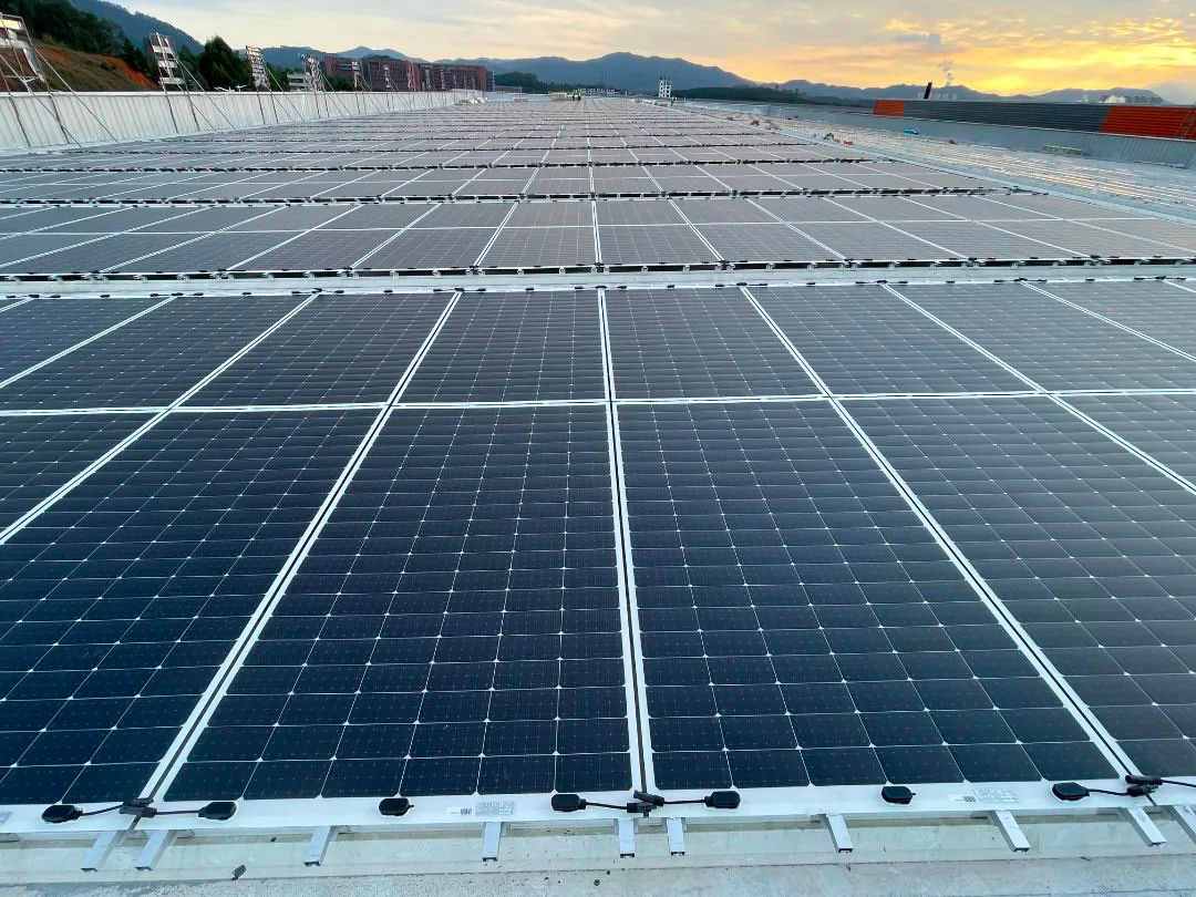 廠房屋頂變發(fā)電站，日托輕柔攜手央企再添陽光福利